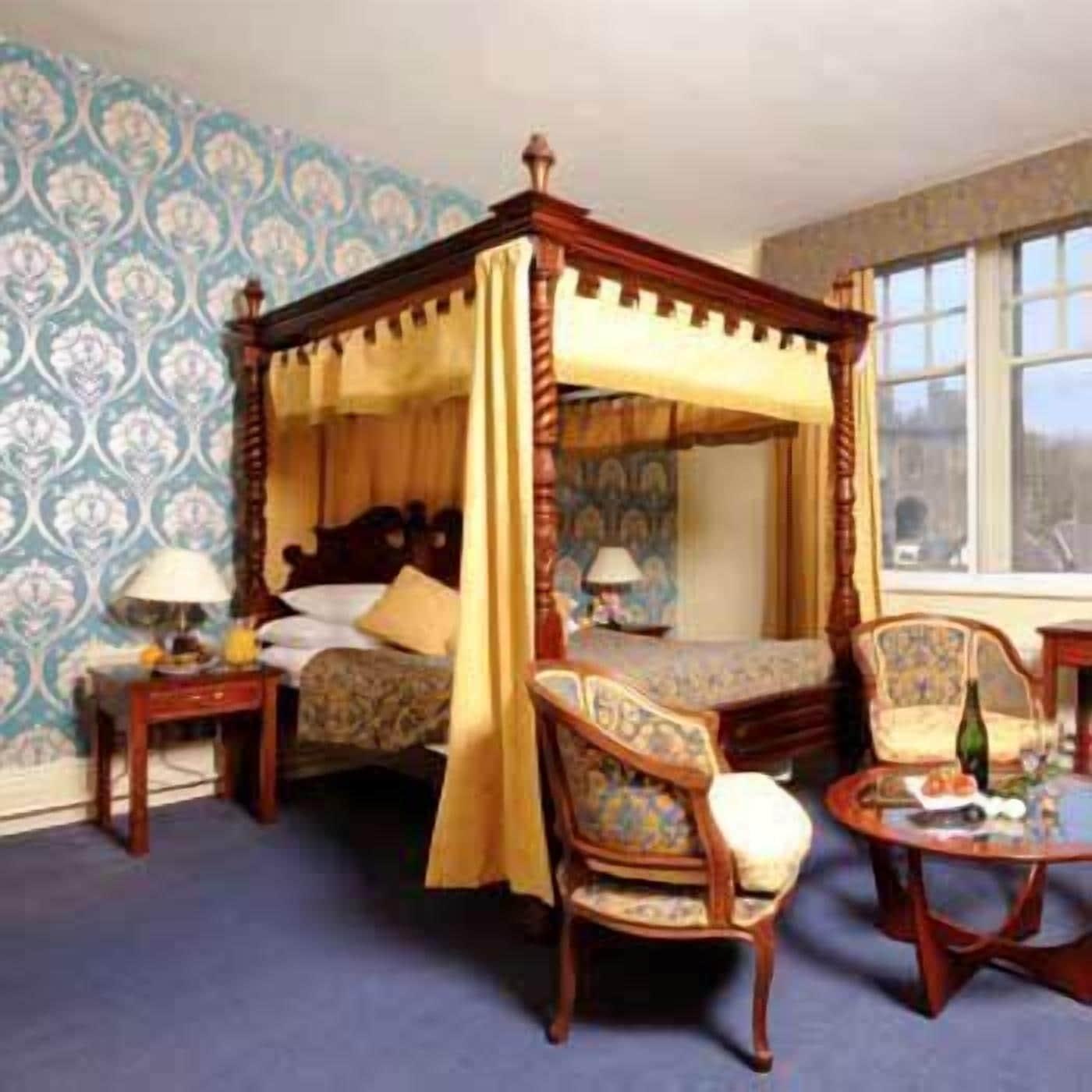 The Royal Kings Arms Hotel Lancaster Room photo